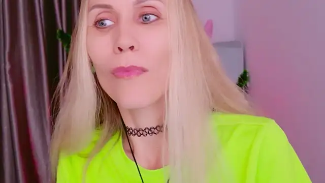 betty xoxoo online show from December 15, 8:40 am