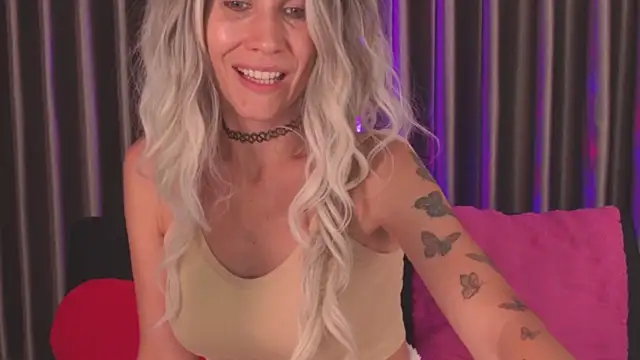 betty xoxoo online show from April 11, 11:25 am