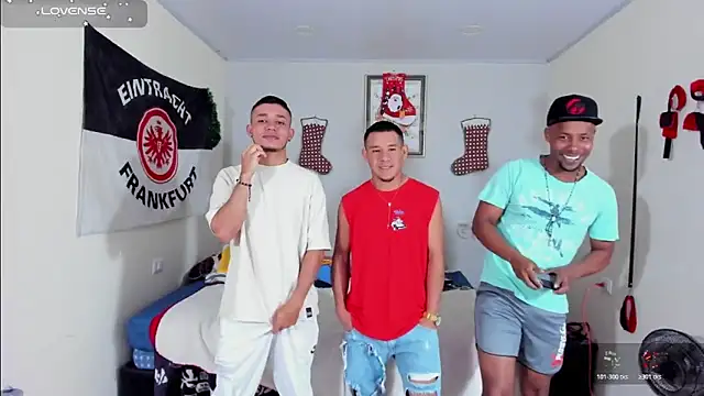 roomies  online show from December 21, 3:41 pm