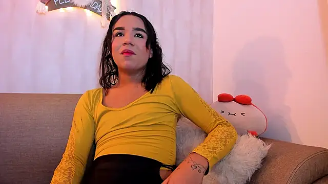 Snapshot of candypink12 chatting on December 22, 5:04 am candypink12 online show from December 22, 5:04 am