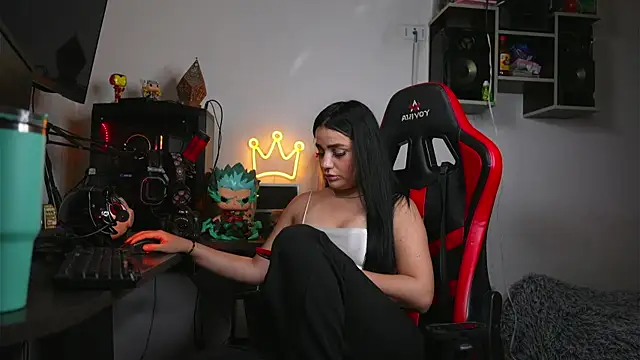 Juliethassmith3 online show from January 12, 3:34 am