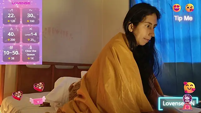 Snapshot of MoonLipsON- chatting on February 17, 3:19 pm MoonLipsON- online show from February 17, 3:19 pm