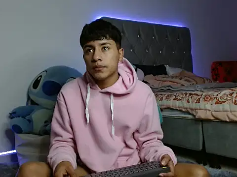 Snapshot of Sebas_Ross04 chatting on December 14, 6:52 am Sebas Ross04 online show from December 14, 6:52 am