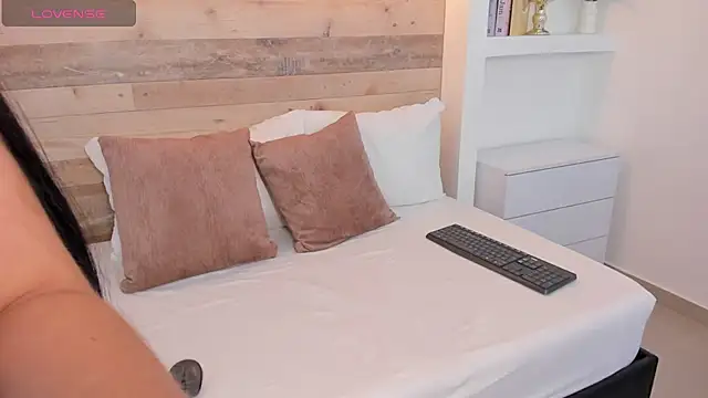 orihime bunny online show from December 18, 12:33 pm