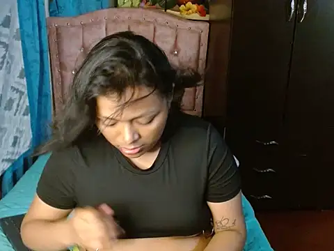 Snapshot of caro_lil chatting on February 25, 3:16 am caro lil online show from February 25, 3:16 am