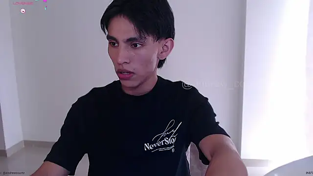 andrew courtzz online show from December 4, 8:28 pm