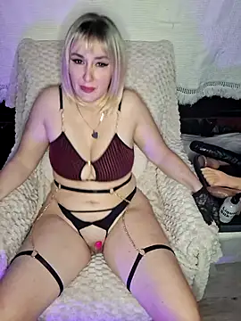 Snapshot of La_Chatounettee chatting on February 5, 9:03 am La Chatounettee online show from February 5, 9:03 am