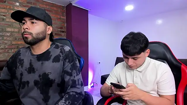 HotThreesoome online show from February 21, 12:17 pm