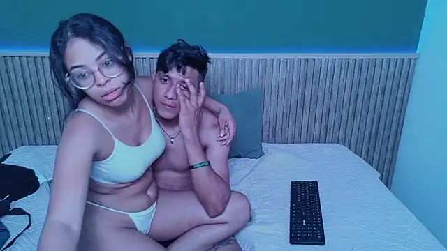 Violet and Dylan online show from December 5, 4:14 pm