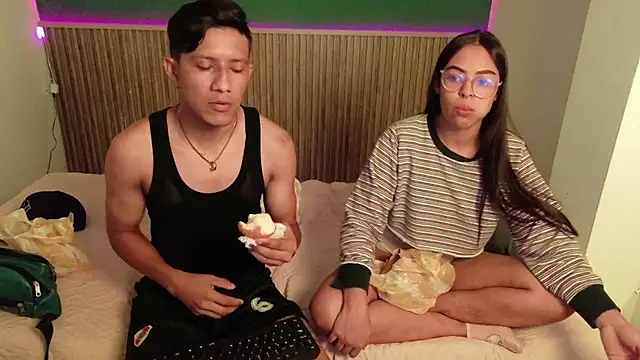 Violet and Dylan online show from December 14, 12:10 pm