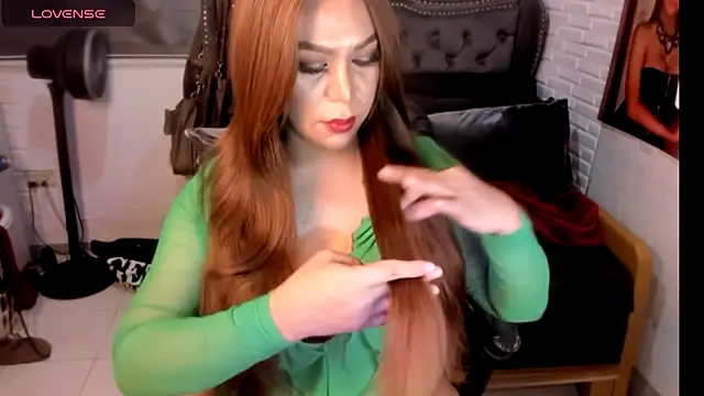 Snapshot of UrVirtualLover chatting on October 18, 10:38 am UrVirtualLover online show from October 18, 10:38 am