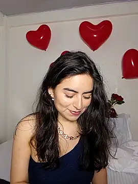 Snapshot of saasha_Petit chatting on February 8, 10:29 am saasha Petit online show from February 8, 10:29 am