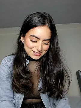 Snapshot of saasha_Petit chatting on February 23, 11:18 am saasha Petit online show from February 23, 11:18 am