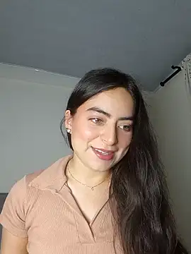 Snapshot of saasha_Petit chatting on February 28, 10:38 am saasha Petit online show from February 28, 10:38 am