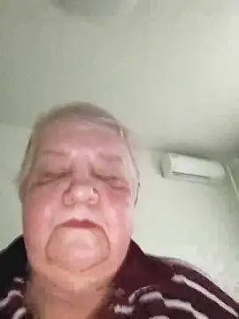 Snapshot of HapinessLovee chatting on December 20, 7:59 am HapinessLovee online show from December 20, 7:59 am