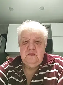 Snapshot of HapinessLovee chatting on December 22, 5:04 am HapinessLovee online show from December 22, 5:04 am