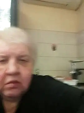 Snapshot of HapinessLovee chatting on January 15, 11:04 am HapinessLovee online show from January 15, 11:04 am