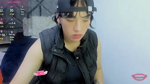 Snapshot of Kiara_Fox__ chatting on January 17, 8:34 pm Kiara Fox online show from January 17, 8:34 pm