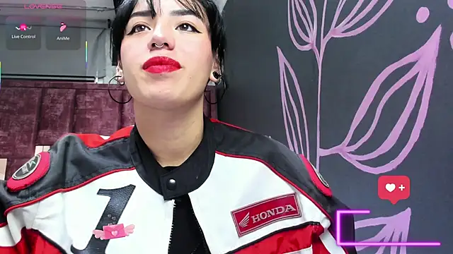 Snapshot of Kiara_Fox__ chatting on February 2, 10:30 pm Kiara Fox online show from February 2, 10:30 pm