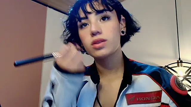 Snapshot of Kiara_Fox__ chatting on February 6, 5:27 pm Kiara Fox online show from February 6, 5:27 pm