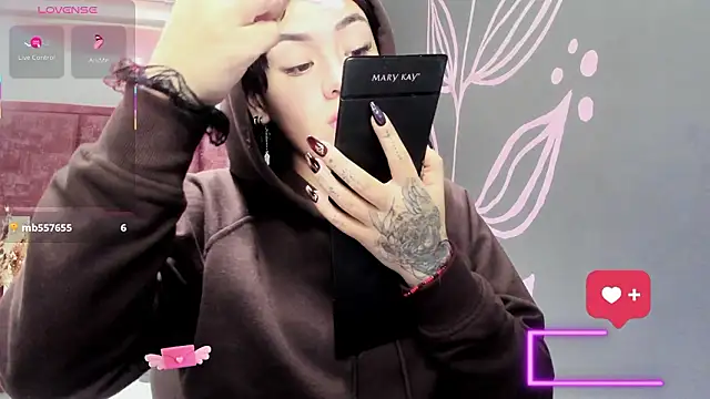 Snapshot of Kiara_Fox__ chatting on February 14, 7:54 pm Kiara Fox online show from February 14, 7:54 pm