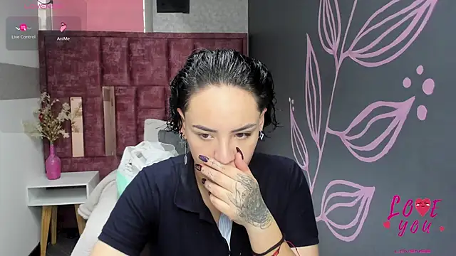 Snapshot of Kiara_Fox__ chatting on February 16, 7:54 pm Kiara Fox online show from February 16, 7:54 pm