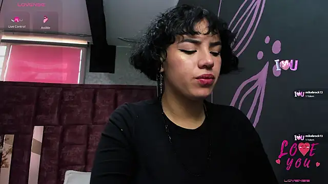 Snapshot of Kiara_Fox__ chatting on February 21, 7:48 pm Kiara Fox online show from February 21, 7:48 pm