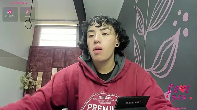 Snapshot of Kiara_Fox__ chatting on February 25, 8:29 pm Kiara Fox online show from February 25, 8:29 pm