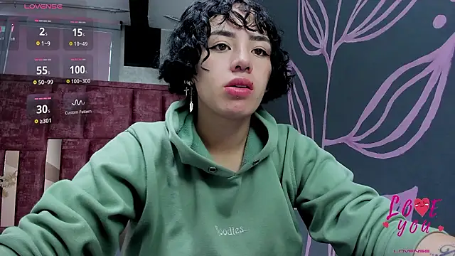 Snapshot of Kiara_Fox__ chatting on February 26, 8:30 pm Kiara Fox online show from February 26, 8:30 pm