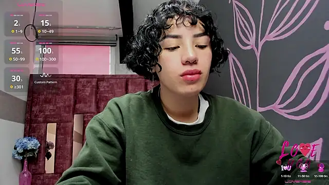 Snapshot of Kiara_Fox__ chatting on February 27, 7:58 pm Kiara Fox online show from February 27, 7:58 pm