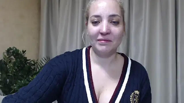 Snapshot of sweetpussy chatting on January 15, 11:30 pm sweetpussy online show from January 15, 11:30 pm