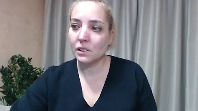 Snapshot of sweetpussy chatting on January 19, 12:14 am sweetpussy online show from January 19, 12:14 am