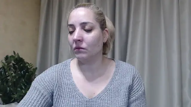 Snapshot of sweetpussy chatting on February 5, 9:30 pm sweetpussy online show from February 5, 9:30 pm