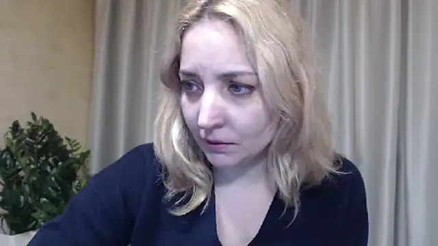 Snapshot of sweetpussy chatting on February 13, 8:21 am sweetpussy online show from February 13, 8:21 am