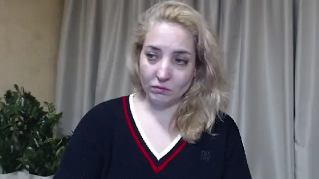 Snapshot of sweetpussy chatting on February 18, 1:40 pm sweetpussy online show from February 18, 1:40 pm