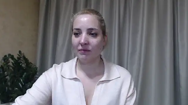 Snapshot of sweetpussy chatting on February 24, 1:42 pm sweetpussy online show from February 24, 1:42 pm