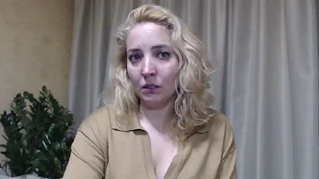 Snapshot of sweetpussy chatting on February 28, 12:06 pm sweetpussy online show from February 28, 12:06 pm