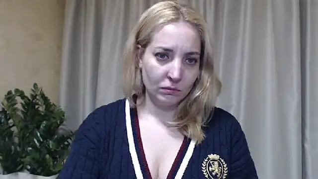 Snapshot of sweetpussy chatting on March 1, 1:02 pm sweetpussy online show from March 1, 1:02 pm