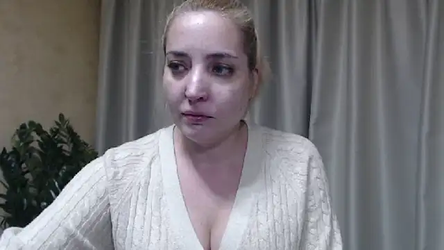 Snapshot of sweetpussy chatting on March 3, 3:29 pm sweetpussy online show from March 3, 3:29 pm