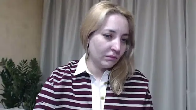 Snapshot of sweetpussy chatting on March 12, 10:43 am sweetpussy online show from March 12, 10:43 am