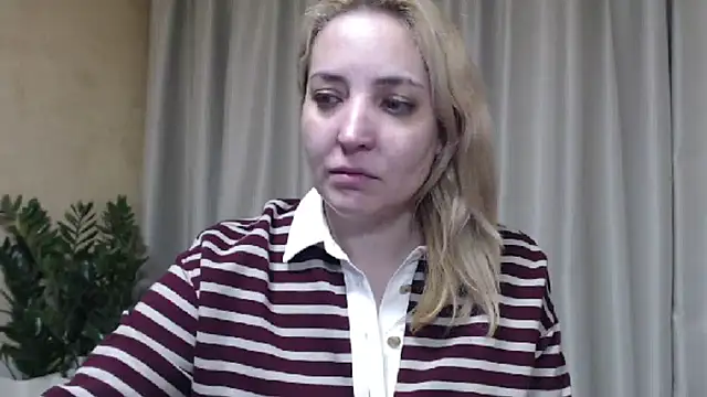 Snapshot of sweetpussy chatting on March 12, 10:49 pm sweetpussy online show from March 12, 10:49 pm