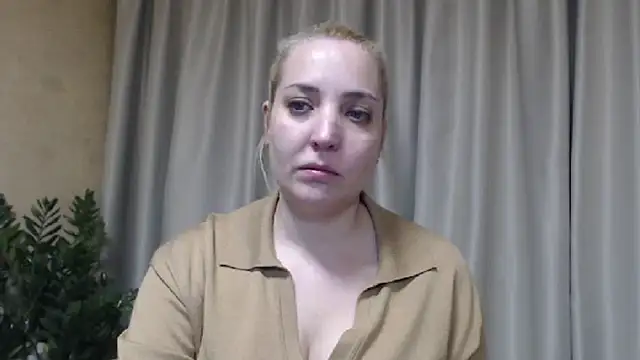 Snapshot of sweetpussy chatting on March 21, 5:05 pm sweetpussy online show from March 21, 5:05 pm