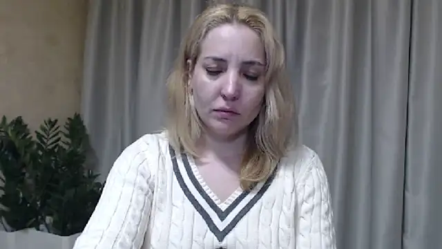 Snapshot of sweetpussy chatting on March 22, 3:15 pm sweetpussy online show from March 22, 3:15 pm