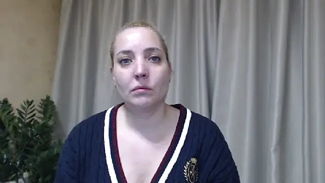 Snapshot of sweetpussy chatting on March 24, 4:01 pm sweetpussy online show from March 24, 4:01 pm