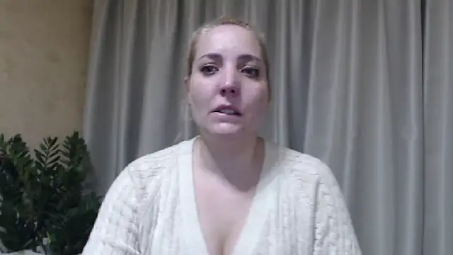 Snapshot of sweetpussy chatting on March 26, 3:28 pm sweetpussy online show from March 26, 3:28 pm