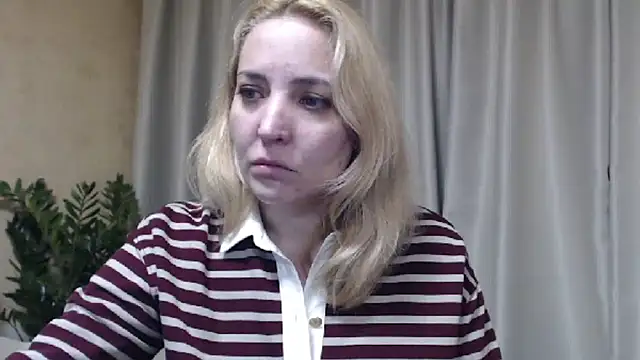 Snapshot of sweetpussy chatting on March 27, 3:56 pm sweetpussy online show from March 27, 3:56 pm