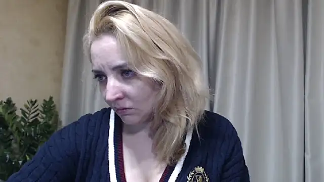 Snapshot of sweetpussy chatting on April 4, 3:31 pm sweetpussy online show from April 4, 3:31 pm