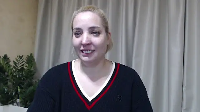 Snapshot of sweetpussy chatting on April 8, 3:12 pm sweetpussy online show from April 8, 3:12 pm