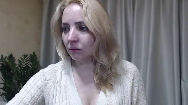 Snapshot of sweetpussy chatting on April 9, 2:44 pm sweetpussy online show from April 9, 2:44 pm