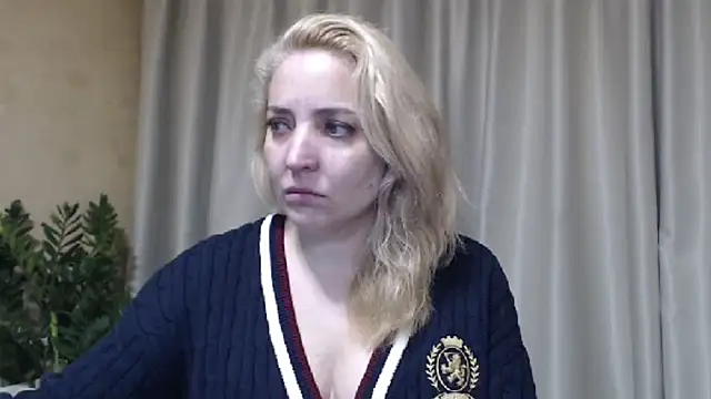 Snapshot of sweetpussy chatting on April 10, 1:38 pm sweetpussy online show from April 10, 1:38 pm